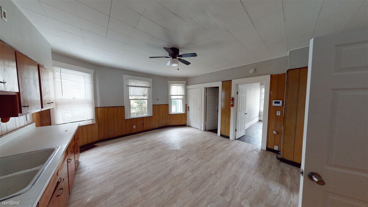 Building Photo - 1 br, 1 bath Triplex - 6701 Gertrude Avenu...
