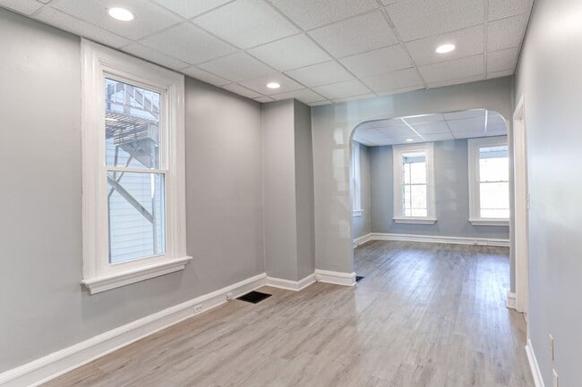 Building Photo - 302 S Front St