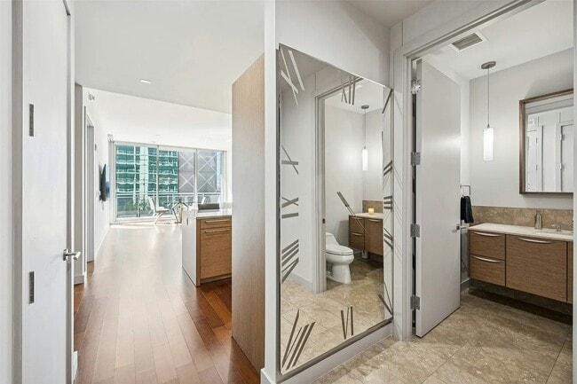 Foto del edificio - 2900 McKinnon St