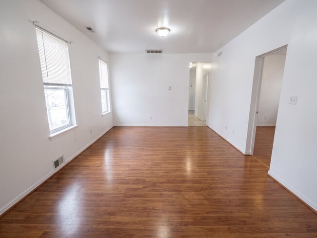 Photo - 148 W 66th St (Chicago, IL) Apartment