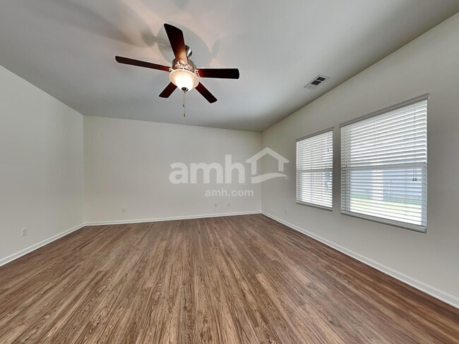 Building Photo - 219 Dogwood Cir