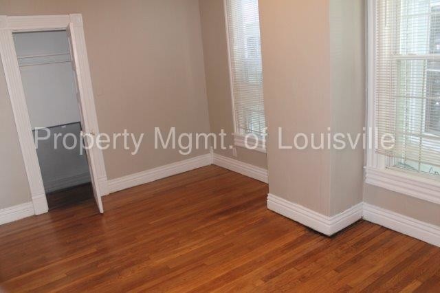 Building Photo - 2BD/1BA Second Story Apartment