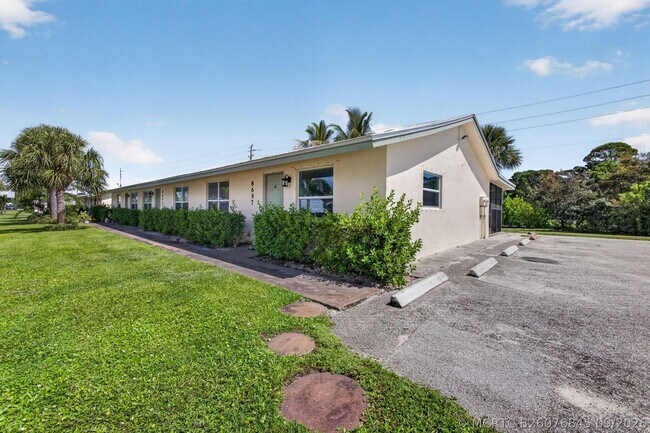 Foto del edificio - 8697 SE Hobe Ridge Ave