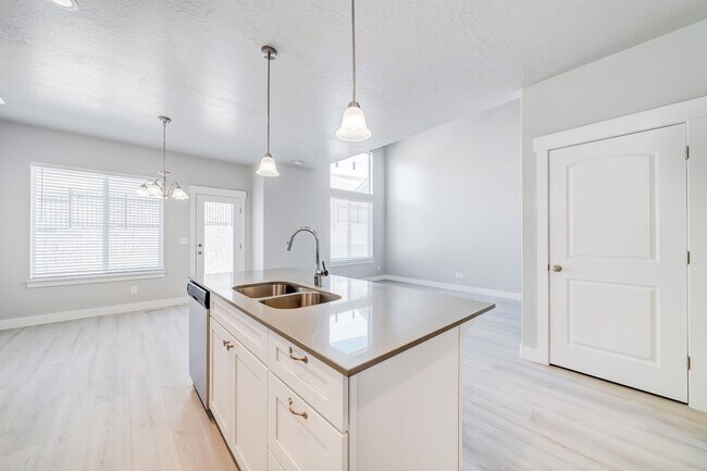 Building Photo - 16197 S Truss Dr