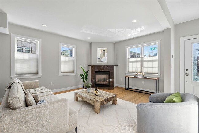 Building Photo - 170 W 3rd St