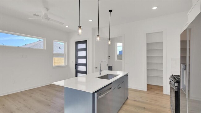 Foto del edificio - 6119 Atwood St