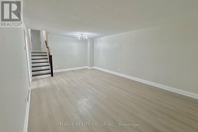 Photo du bâtiment - 645 Chiddington Ave