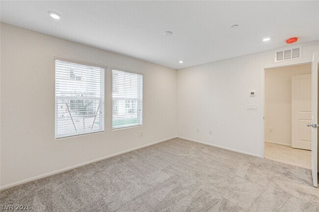 Foto del edificio - 5740 CRENELLATED St