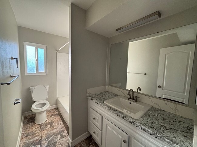 Foto del edificio - 15384 Perris Blvd