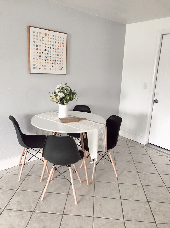 Foto del edificio - 820 Bourdeaux Dr