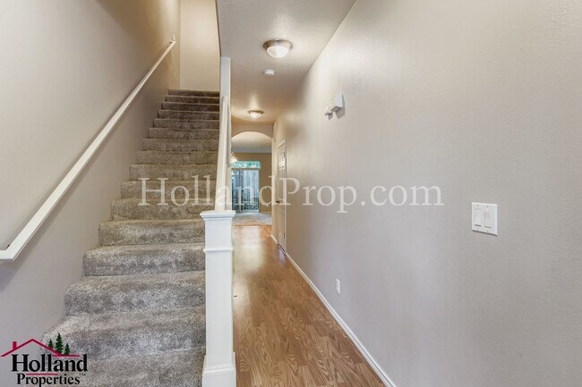 Building Photo - Beautiful Townhome with an Attached Garage...