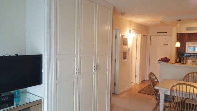 Foto del edificio - 4706 Cobblestone Dr