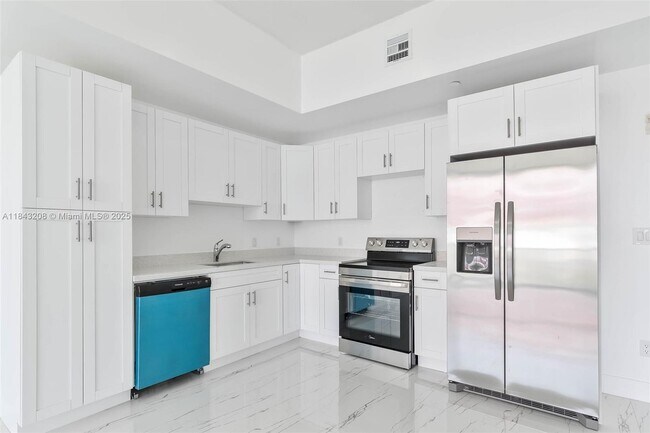 Foto del edificio - 1350 NW 8th Ct