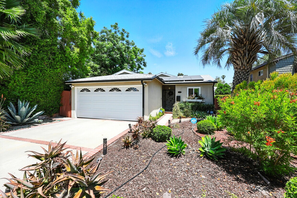 Primary Photo - 22101 Buenaventura St
