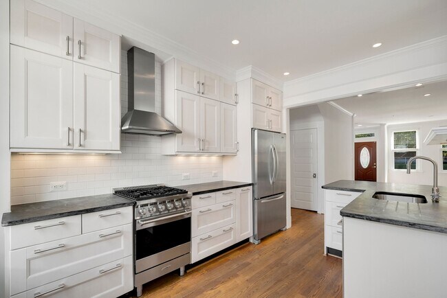 Foto del edificio - 769 Kenyon St NW