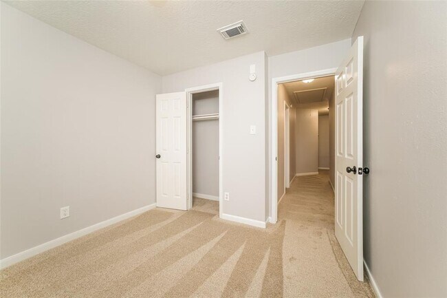Foto del edificio - 12102 Ember Lake Rd