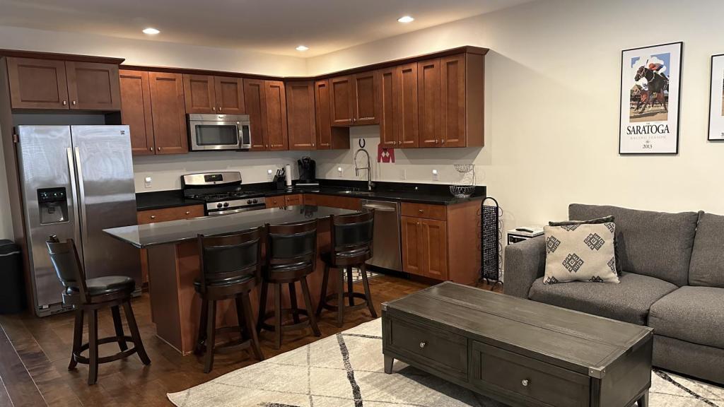 Foto principal - 316B Ballston Ave - BELMONT SARATOGA