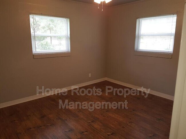 Building Photo - 400 Dyer St