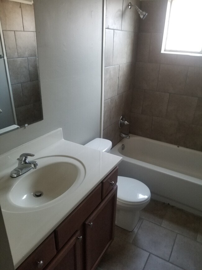 Foto del edificio - 1335-1337 Halcomb ln- Frayser Duplex