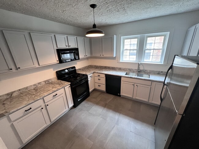 Kitchen - 7248 Amherst Ave