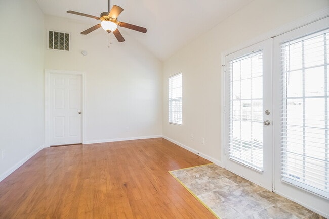 Building Photo - 1533 Passage Dr