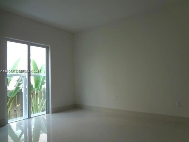 Foto del edificio - 6891 Bay Dr