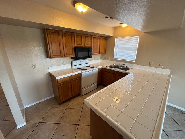 Building Photo - 6208 Yerba Ln