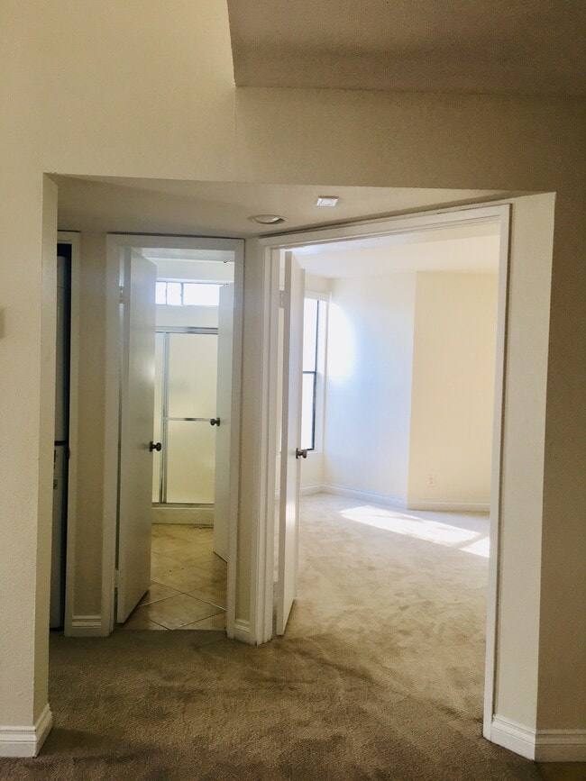 Building Photo - 1109 Tivoli Ln
