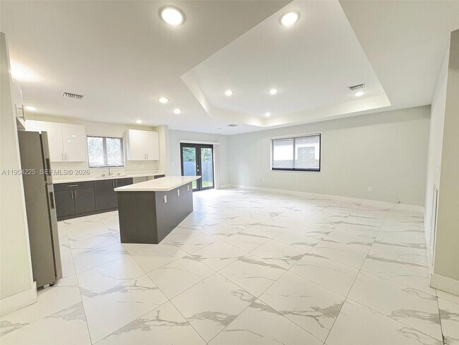 Building Photo - 2518 NW 9th Pl