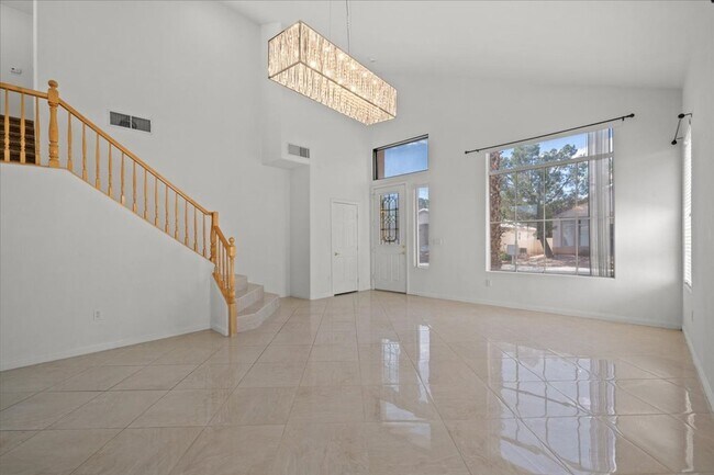 Foto del edificio - Contemporary Guard-Gated Retreat Near Rhodes Ranch Golf Club with Elegant Open-Concept Living