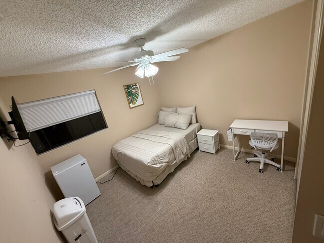 Foto del edificio - 4761 NW 30th St