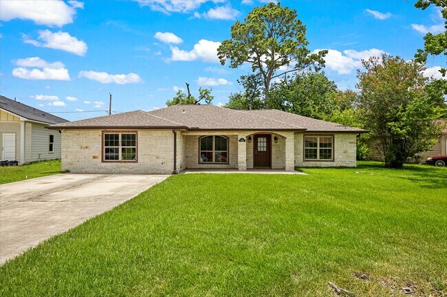 Building Photo - 1209 Dogwood Dr