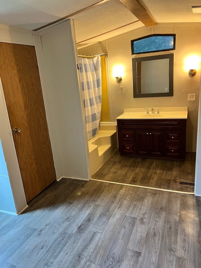 Baño principal - 746 Pony Farm Rd