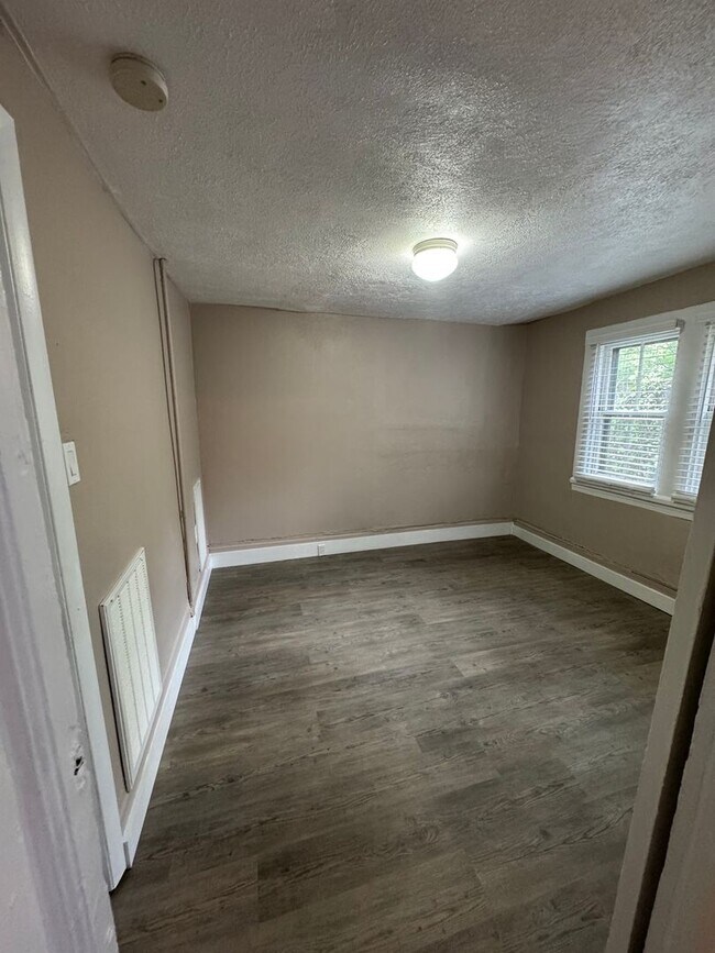 Foto del edificio - 1025 Ferdinand Ave SW