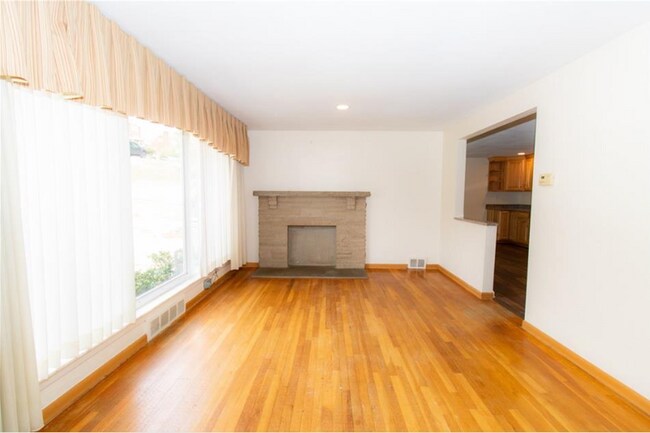 Building Photo - 133 Gerard Dr