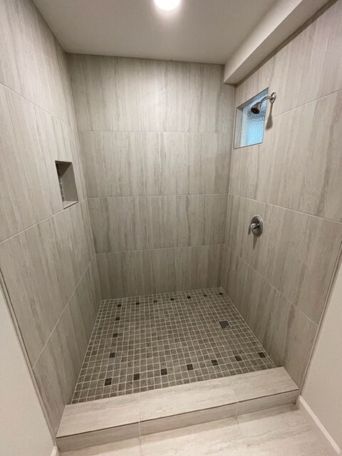 New Oversized shower - 6136 Calle Mariselda
