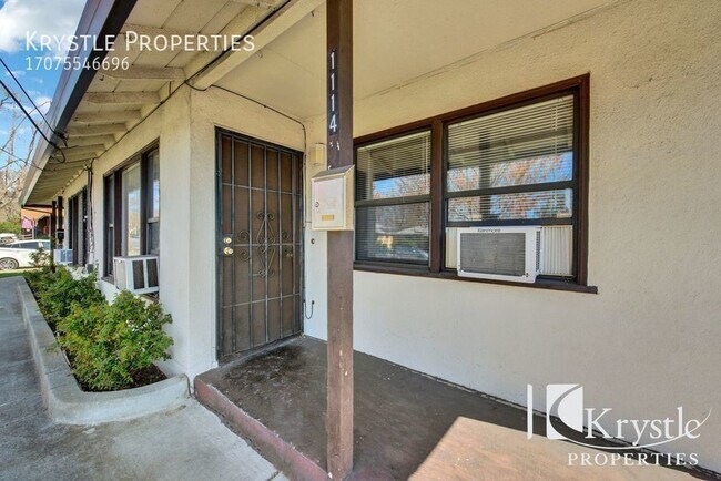 Foto del edificio - Duplex with large backyard