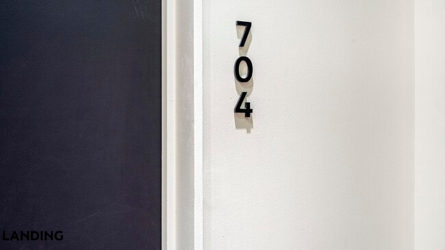 Building Photo - 143 E Commerce St