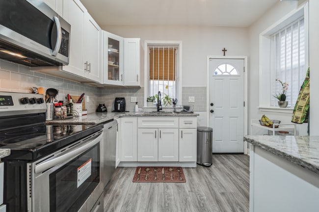 Photo - 5940 Walton Ave Townhome