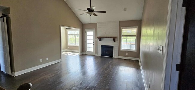 Building Photo - 708 Banister Dr
