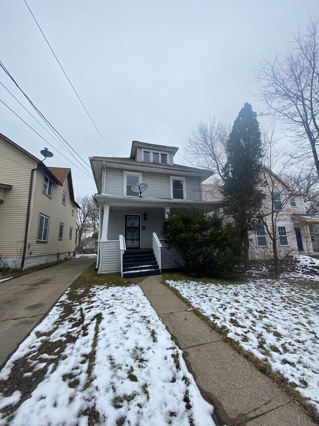Primary Photo - 4 Bedroom 1.5 Bath Single Family Home for ...