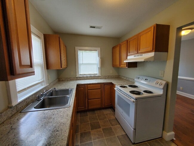 Building Photo - 1634 Peartree Rd