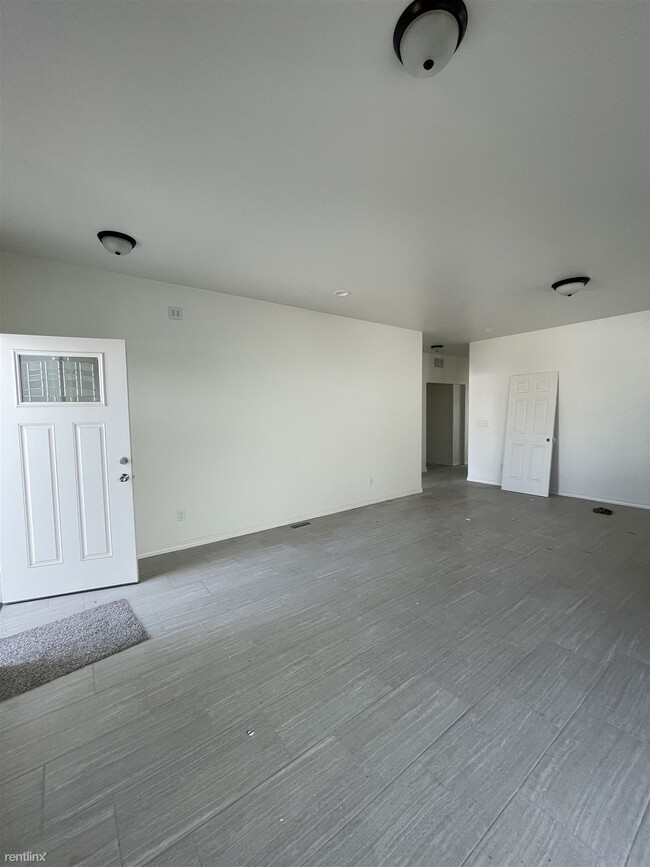 Building Photo - 3 br, 2 bath Duplex - 248 West Elbow Drive