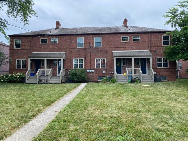 Rear view - 1044 Northwest Blvd