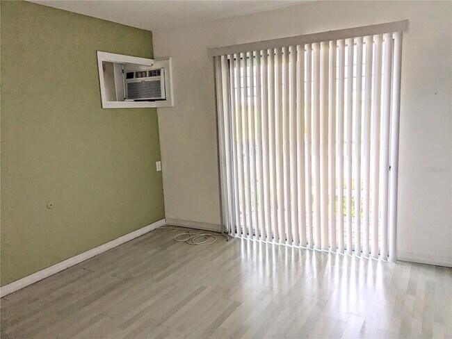 Foto del edificio - 5893 Todd St