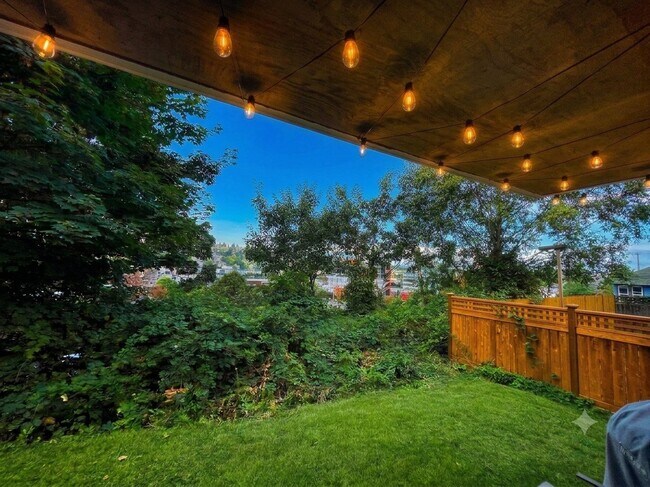 Foto del edificio - 3043 14th Ave W