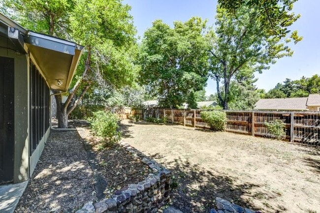 Building Photo - 4125 Apache Rd