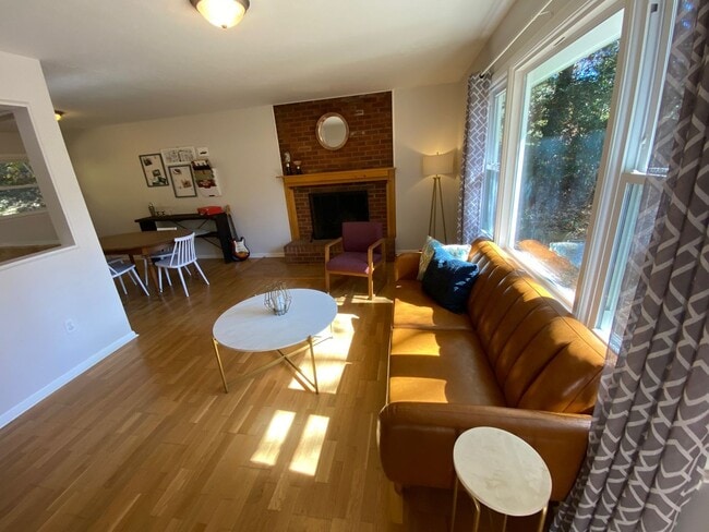 Building Photo - South AVL - 3/2 with Finished Basement!