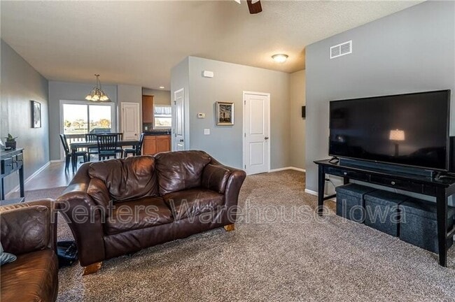 Building Photo - 205 SE Booth Ave