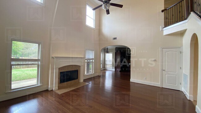 Foto del edificio - Beautiful 4 Bed 3.5 Bath with Large Yard - next to Mt. Laurel at Shoal Creek